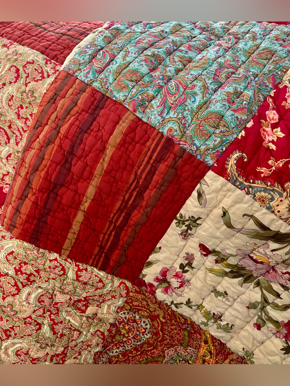 Pottery Barn Georgia Patchwork King Quilt ~ Beautiful! - Picture 3 of 7